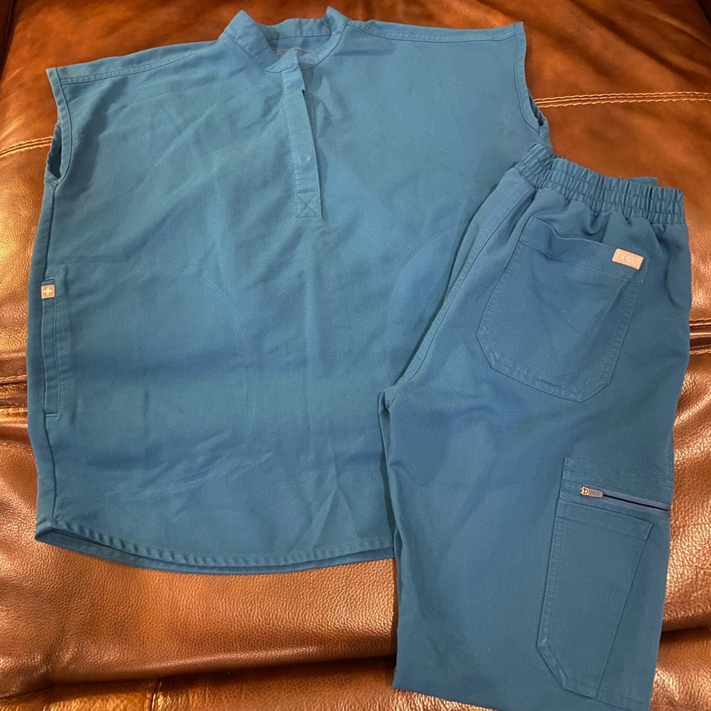 FIGS Scrub Set Caribbean Blue